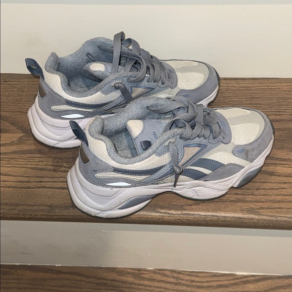 Reebok Gray Chunky Sneakers Athletic Style unisex - Picture 5 of 9